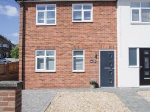 New 2Bd Pontact Flat in the Heart of Didcot