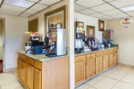 Super 8 by Wyndham Morristown/South