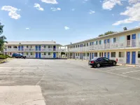 Motel 6 Santa Fe, NM - Parkering