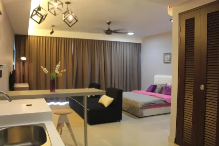 De Houz @ Setia Alam Trefoil Homestay