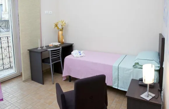 迪納斯蒂雅家庭旅館