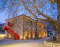 Melesin Distillery Hotels near WWII Memorial