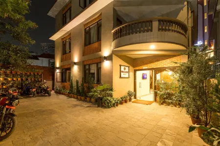 Himalayan Ghar Отели рядом с достопримечательностью «City Motorbike»