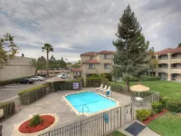Good Nite Inn Fremont - Uima-altaat