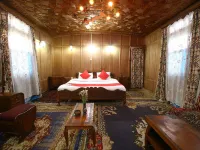 Nairobi Houseboat Hotel di Srinagar