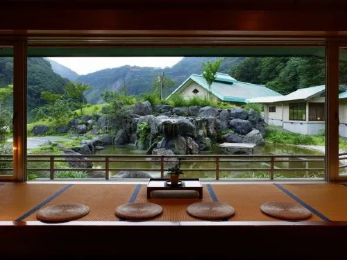 Hotel Kunitomi Suisenkaku - Bãi đậu xe