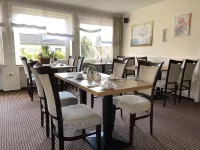 Hotel Zum Rosenteich Hotels in Ammerland