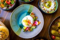 The WB Abu Dhabi Hotel, Curio Collection by Hilton - ที่มีที่จอดรถ