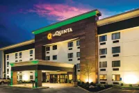 La Quinta Inn & Suites by Wyndham Cincinnati NE - Mason Hotels in Loveland