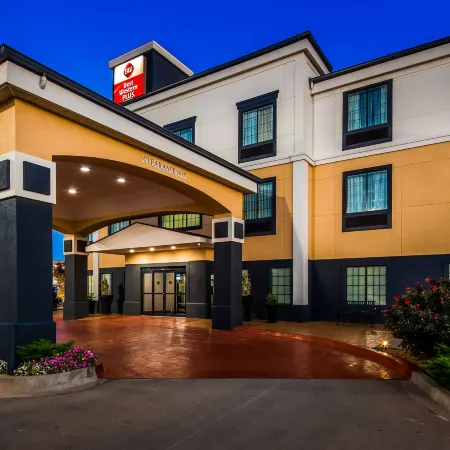 Best Western Plus Barsana Hotel & Suites Отели рядом с достопримечательностью «Торговый центр "Кроссроудз"»
