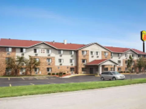 ซุปเปอร์ 8 บายวินด์แฮม แฟร์วิวไฮท์ส-เซนต์หลุยส์ โรงแรมในSt. Clair County