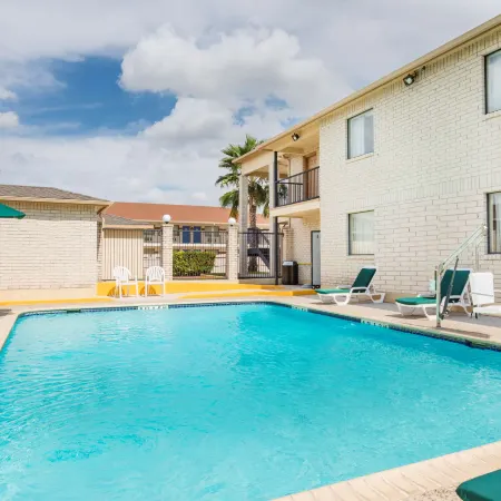Super 8 by Wyndham San Antonio at I-10