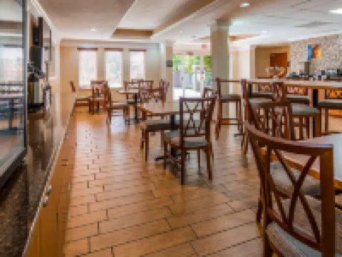 ベストウェスタン プラス ブラデントン ホテル & スイーツ ブレーデントンのホテル