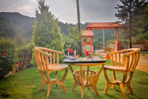 Hill Crest Resort - Coorg - parking