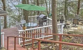 Dainty New Preston Cottage w/ Dock & Lake Views!