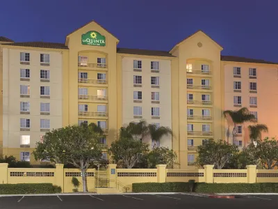 La Quinta Inn & Suites by Wyndham Ontario Airport