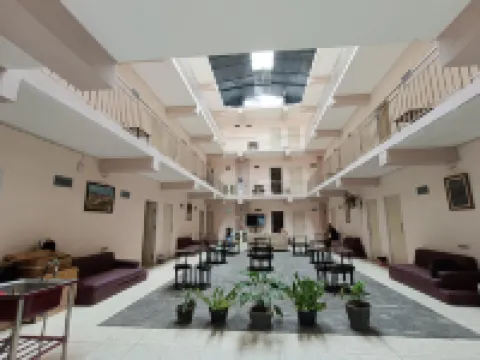 RedDoorz @ Fortune Hotel Jalan Walanda Maramis Manado Hotel di Singkil