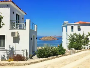 Eleia Seafront Rooms & Villas