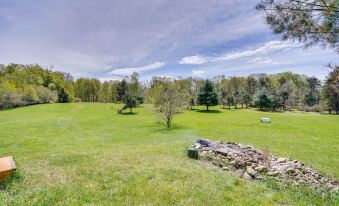 Cozy Upstate New York Getaway w/ Fire Pit!