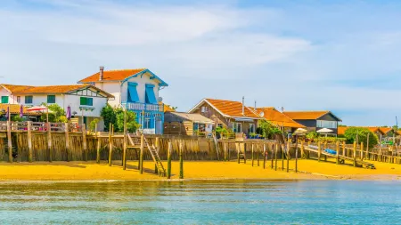 InterContinental Hotels Bordeaux - le Grand Hotel Отели рядом с достопримечательностью «Basilique Saint-Seurin»