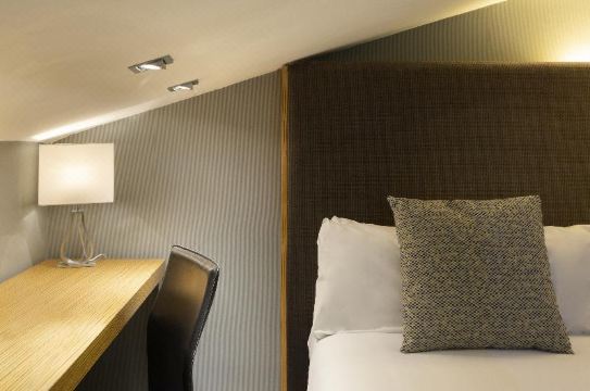 프티 팰리스 트레스 크루세스