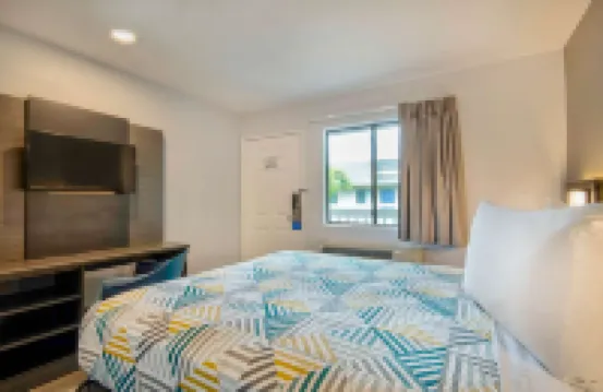 Motel 6 Marina, CA - Monterey