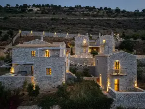 Trapela Limeni Luxury Suites