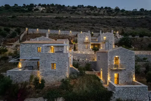 Trapela Limeni Luxury Suites