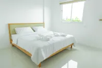 S1 Trang Hotel فنادق في ترانج