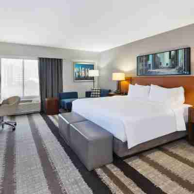 Crowne Plaza Hotel Dulles Airport, an IHG Hotel Rooms