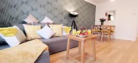 2 Single Beds, 1 BR Apartment Hotels in Newmarket
