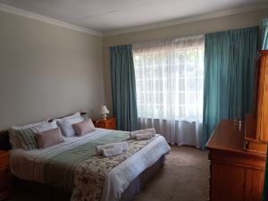 Charming Randburg Accommodation Near the Olivedale Clinic .