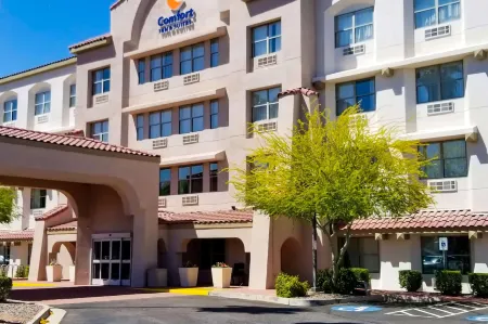 Comfort Inn & Suites Tempe Phoenix Sky Harbor Airport Отели в г. Темпе