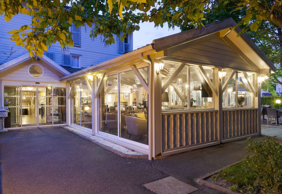 Hotel Acadie les Ulis - Housity