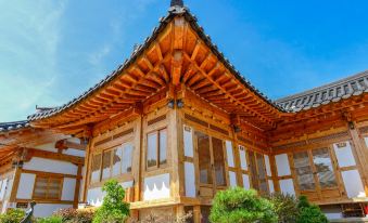 Cheonggong Hanok Stay (Korea Quality)