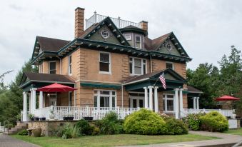 Elk River Hotel & Cafe
