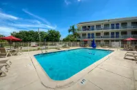 Motel 6 Bradenton, FL - Pool