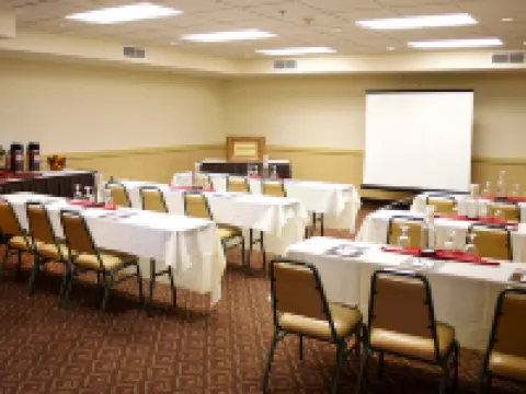 Wildwood Lodge Hotels in Pewaukee