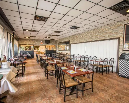 Days Inn by Wyndham Stuart, FL