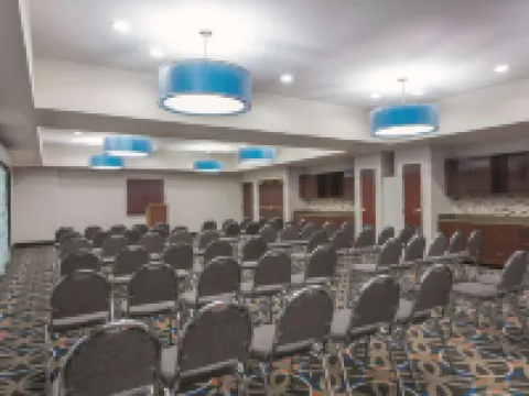 La Quinta Inn & Suites by Wyndham Covington Hotels in Covington