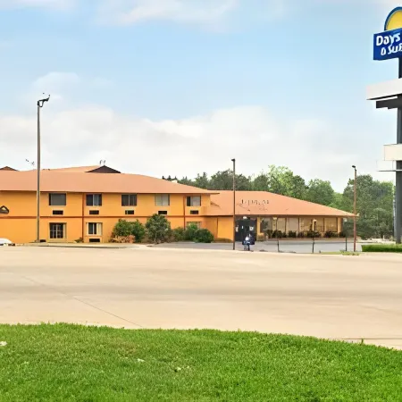 Days Inn & Suites by Wyndham Marshall