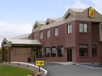Super 8 by Wyndham Campbellton NB Hotel di 