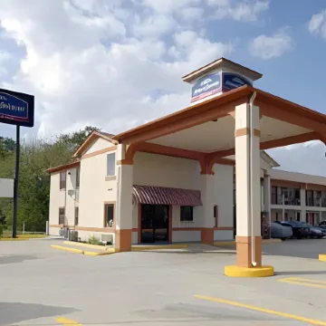 Howard Johnson by Wyndham Houston Heights/Downtown Отели рядом с достопримечательностью «Менил Коллекшен»