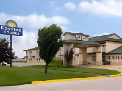 Days Inn & Suites by Wyndham Wichita Hotels in 