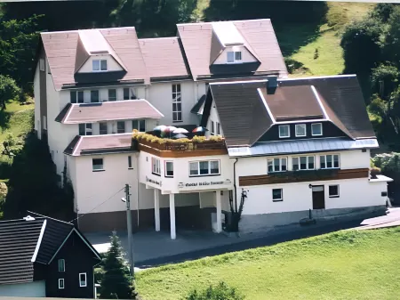 Hotel Schöne Aussicht Отели в г. Зоннеберг