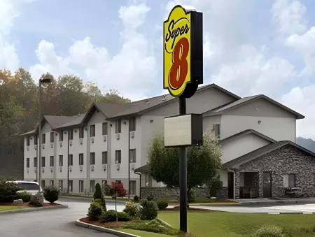 Super 8 by Wyndham Altoona