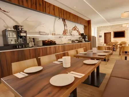 RiKu Hotel Neu-Ulm Отели рядом со станцией Neu-Ulm