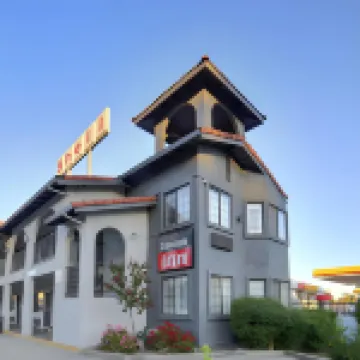 Crossroads Inn - Downtown Sacramento