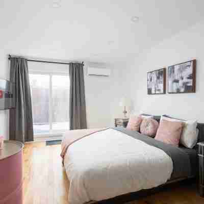 Downtown Luxe - Parking, Metro, King Bed, Sleeps 6 Others