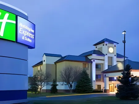 Holiday Inn Express & Suites Minneapolis – West End Отели в г. Хеннепин